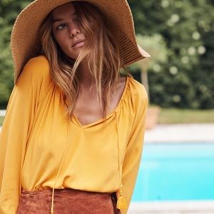 ISO of this Alena blouse from Sézane.